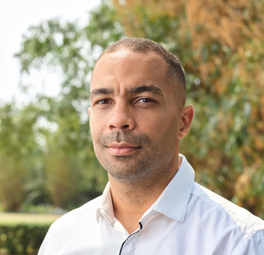 Portrait du Dr Yoan Michel Mboussou, médecin, entrepreneur et fondateur de Ndossi Village